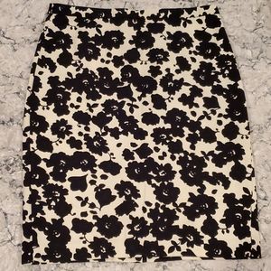 LOFT black/ white floral pencil skirt